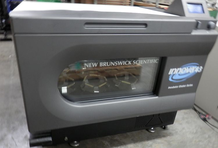 New Brunswick Innova 43 Incubator Shaker