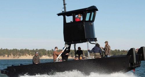 25.6′ truckable push / tug boat made of polyethylene