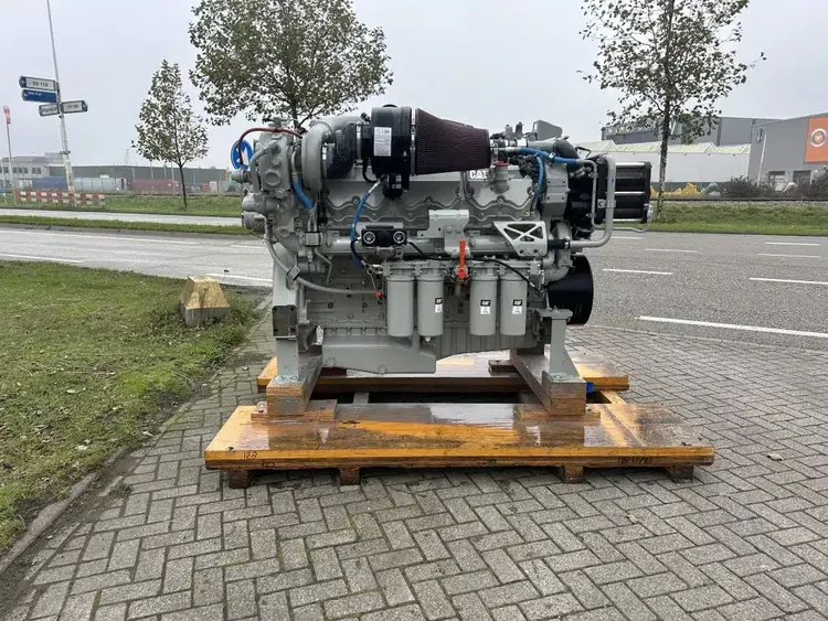 Caterpillar C32 1900 HP (1397 kW)