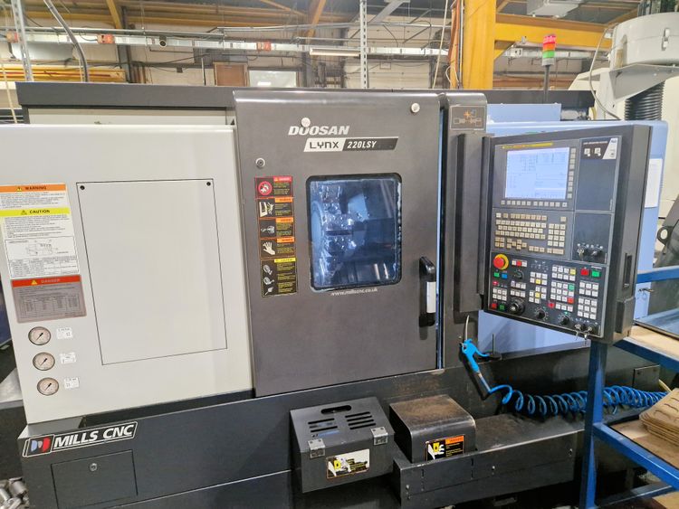 Doosan FANUC i Series 4500 rpm Lynx 220 LSYC 4 Axis