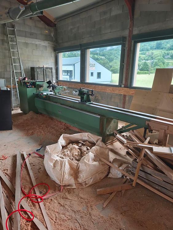 Bezombes Semi-automatic wood lathe