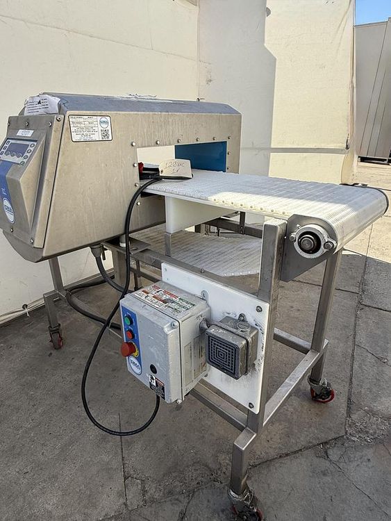 Loma IQ3 Metal Detector