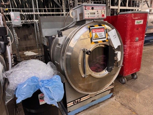 Milnor 42026Q4J 135lb. Washer Extractor