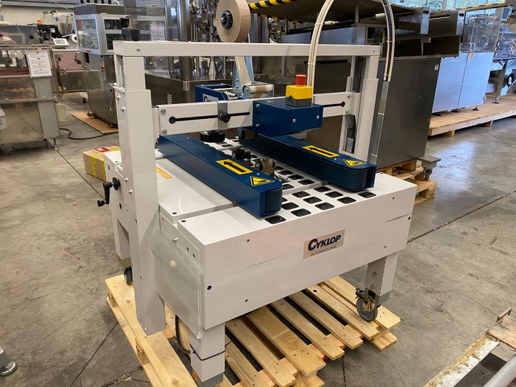Cyklop CT 65/65 case taping machine