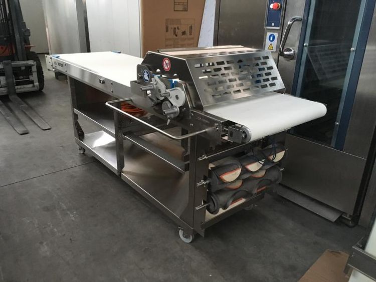 Rondo SFT 262 Cutting Table
