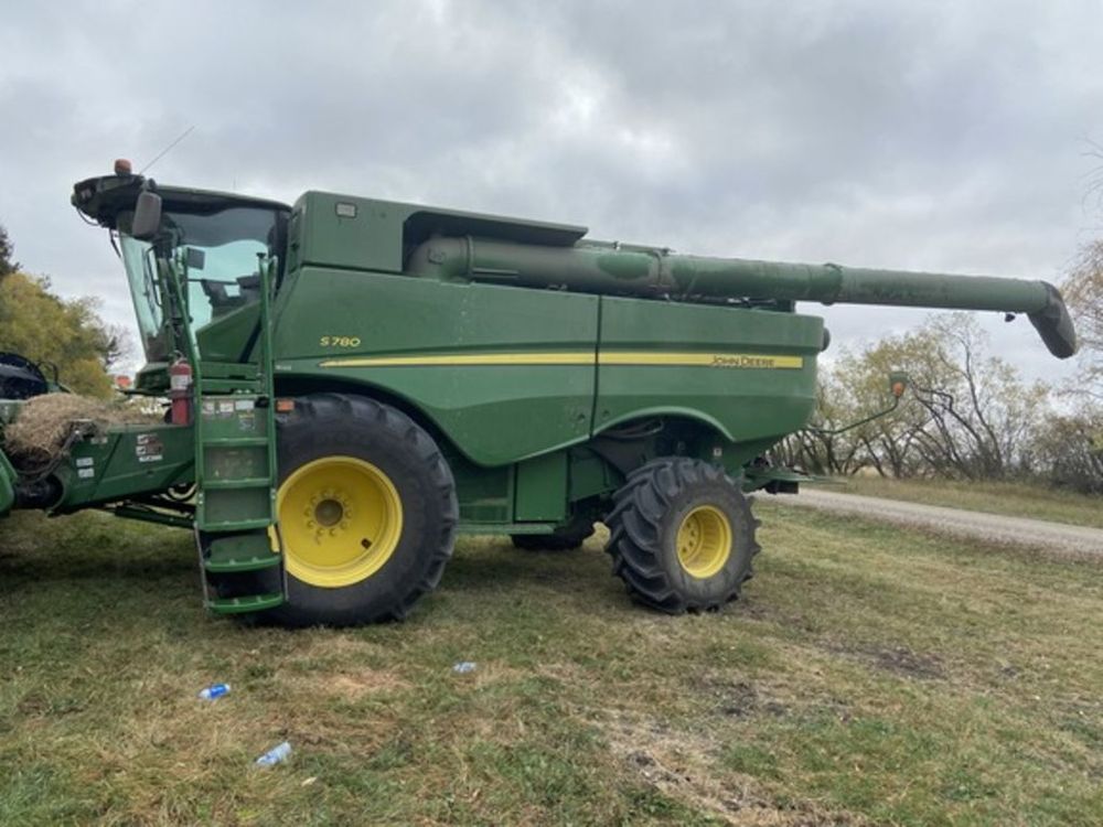 John Deere S780 Combine