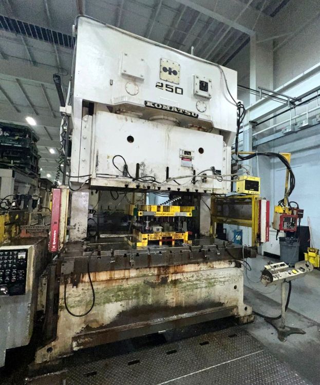 Komatsu OBW250-2 275 ton