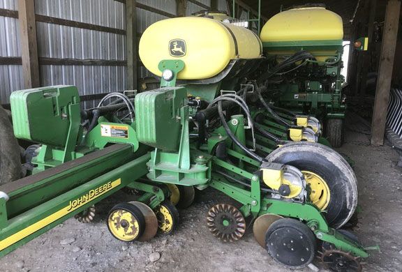 John Deere 1770NT Planters: Drawn