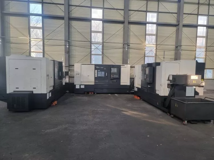 3 Hyundai FANUC Series I CNC Color Control 2,000 RPM HYUNDAI WIA L4000 2 Axis