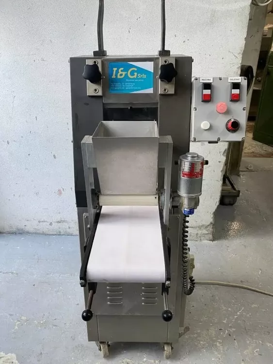Automatic pasta cutter