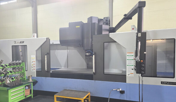 Doosan DN SOLUTIONS VM-960L  3 Axis