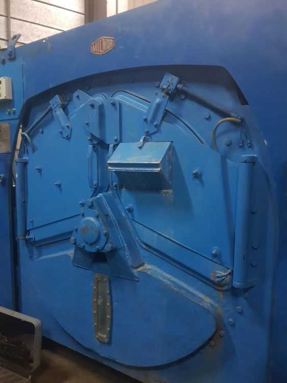 Milnor 60044 WR2 Rapid load washing machine