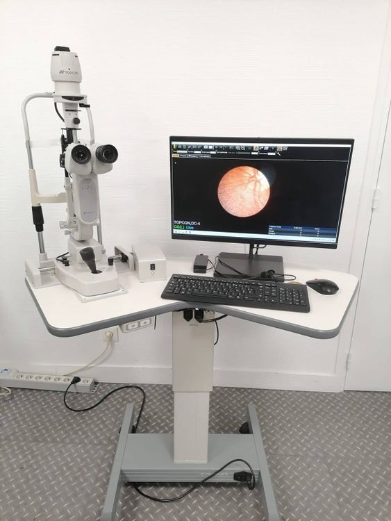 Topcon SL-D701 Digital Slit Lamp + DC4
