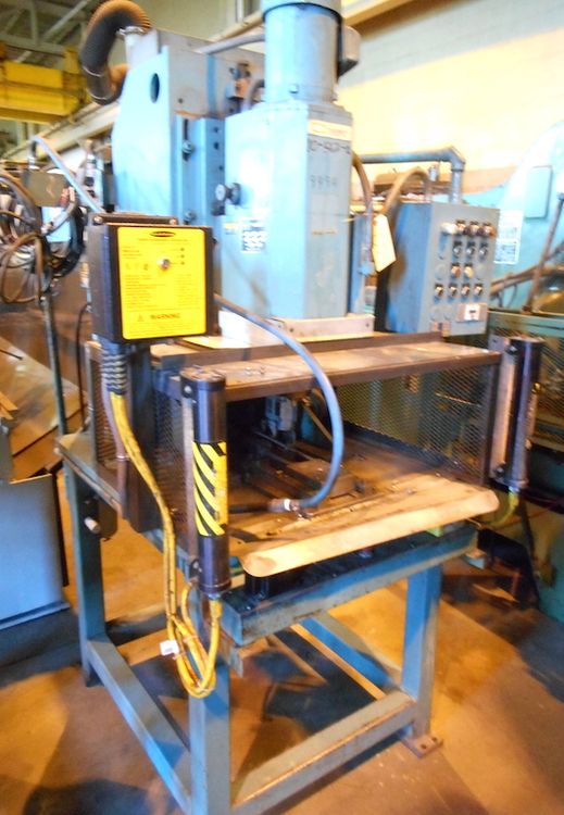 VSI M-23 AUTOMATION ASSEMBLY ROTARY RIVETER