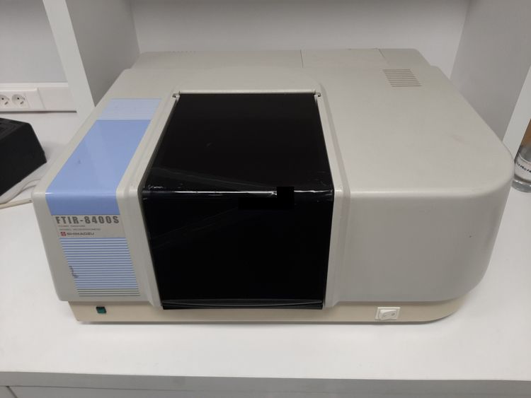 Shimadzu 8400S FTIR spectrometer