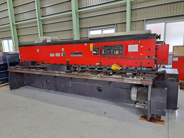 Amada M-4045