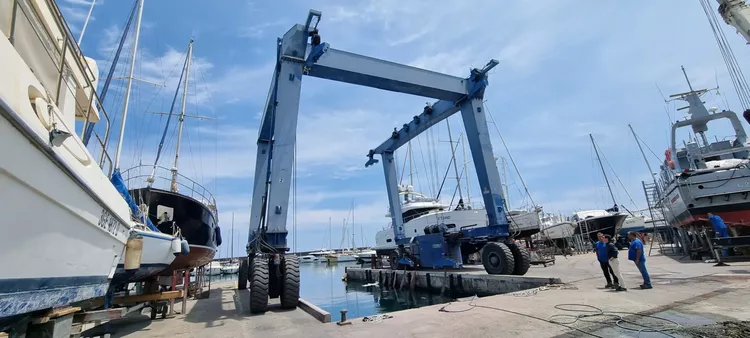 Ascom Travel lift 64 ton capacity