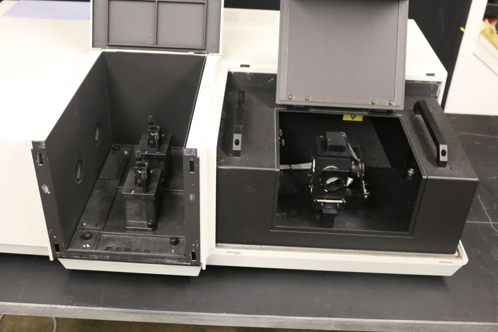 2 Perkin Elmer, Shimadzu LAMBDA 900 950 UVVISNIR