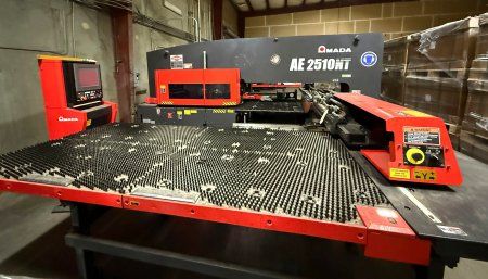Amada AE2510NT 22 ton
