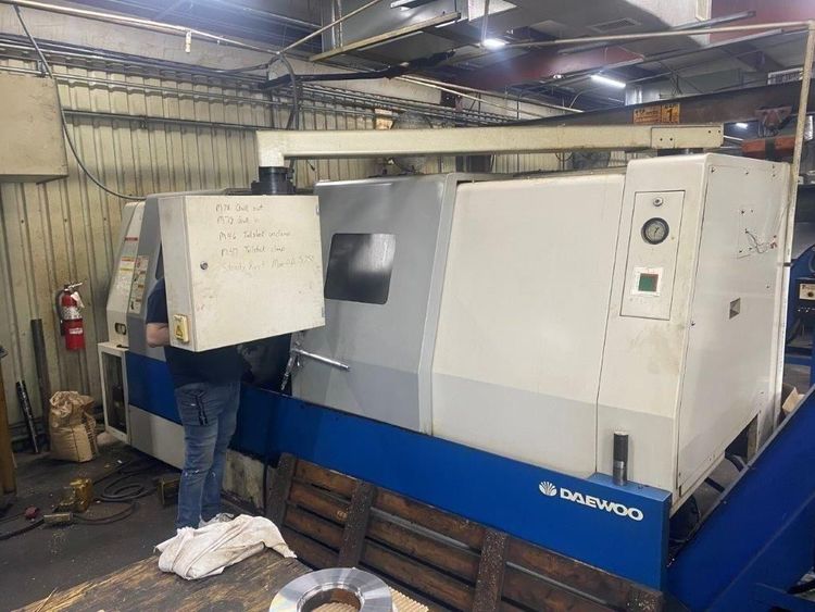 Daewoo Fanuc 2-axis CNC control 2800 RPM PUMA 300LC 2 Axis