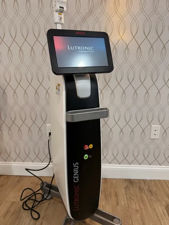 Lutronic Genius  RF Microneedling