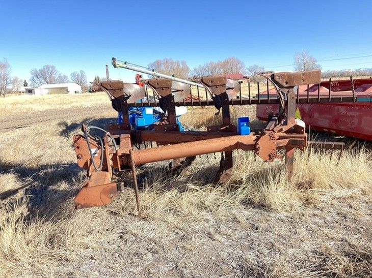International Harvester 155 Moldboard Plows