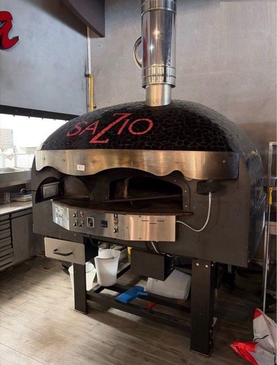 Wood-fired pizza oven