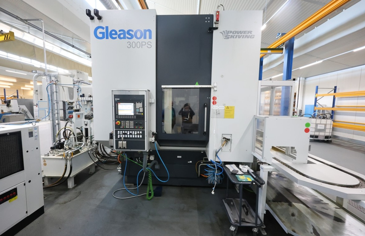 Gleason, Pfauter 300 PS 1500 rpm Hob Peeling Machine