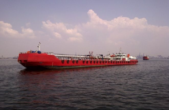 Oil tank barge, self-propelled