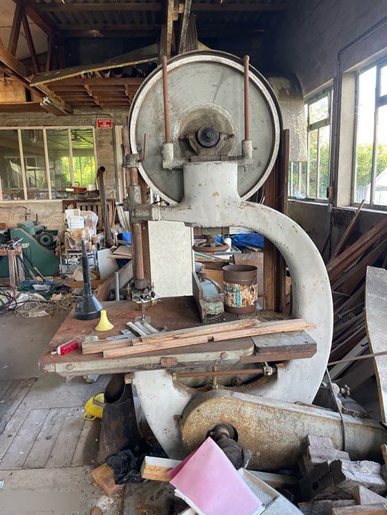 Carpentry (cabinetmaking) equipment