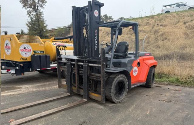 Toyota 8FD80U Lift Capacity: 17,500 lb at 24" Load Center