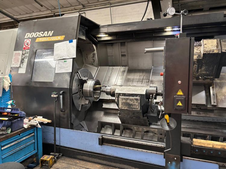 Doosan FANUC 21i-TB 1500 RPM Puma 700 LM CNC Lathe 2 Axis