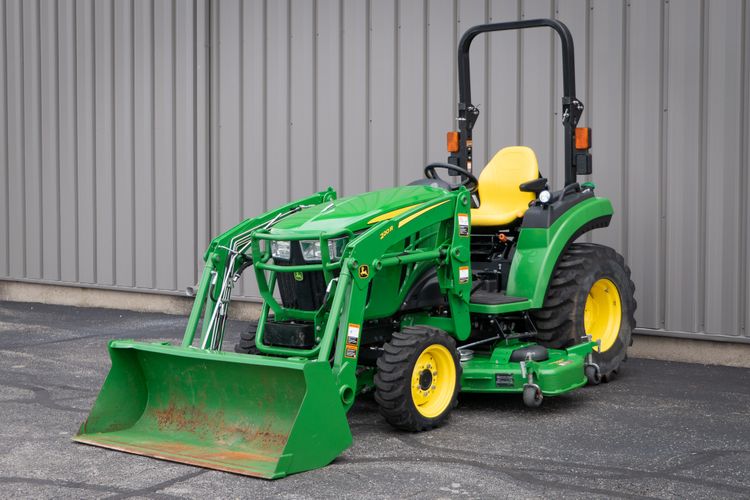 John Deere 2032R Tractor