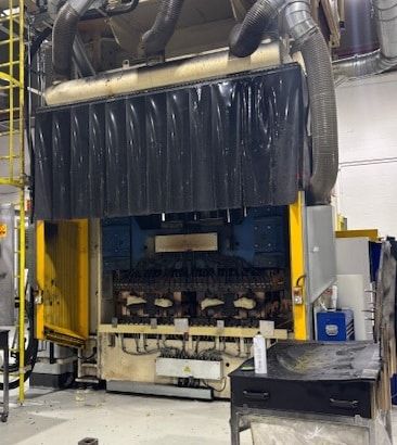 200 T Moulding Press