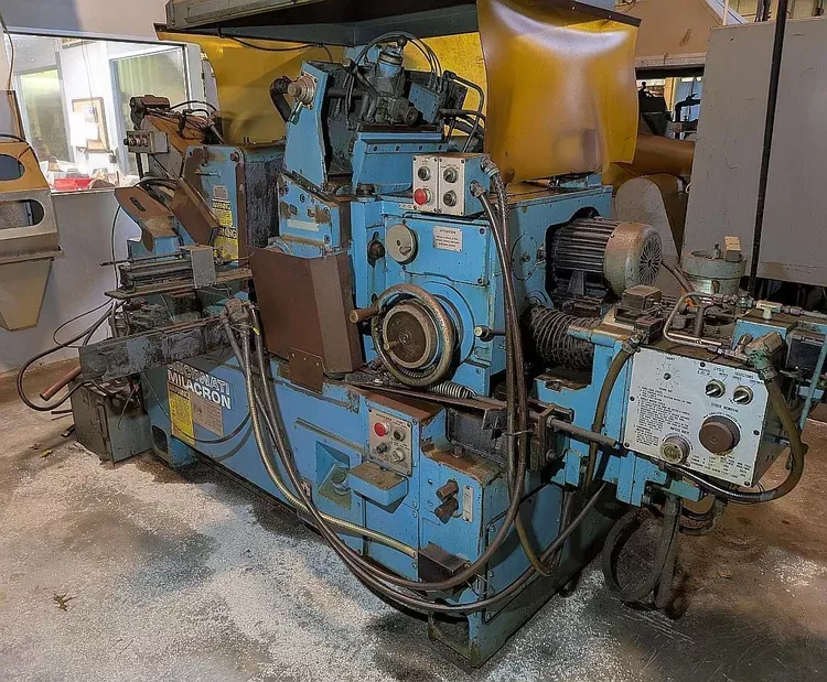 Cincinnati Milacron 220-8