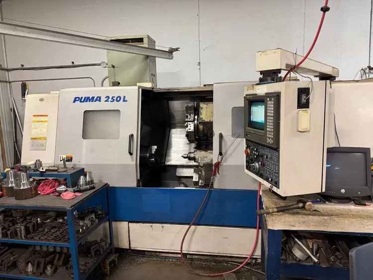 Daewoo Fanuc 18T Control 3,500 RPM PUMA 250LB 2 Axis