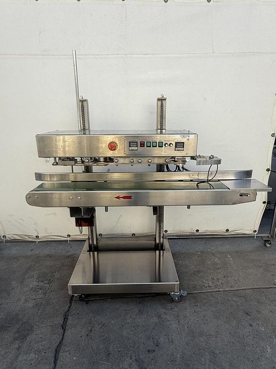 Guangzhou RiFu RF-1680 Vertical Sealing Machine