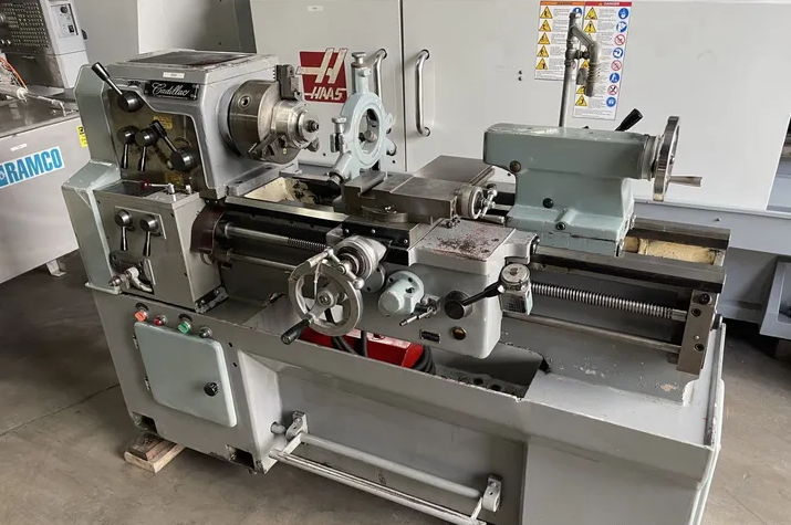 Cadillac Engine Lathe 1,800 rpm 14" X 28"