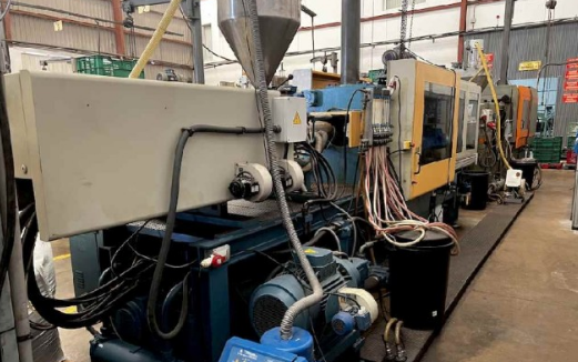 Sandretto Complete Injection Molding Plant 500 T