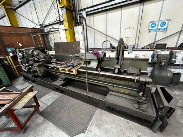 Colchester Gap Bed Centre Lathe 1250 rpm Magnum 1250 x 3000mm