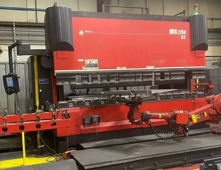 Amada HDS-2204NT 243 Ton