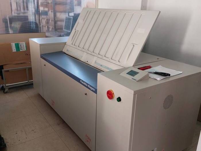Screen PT-R8200