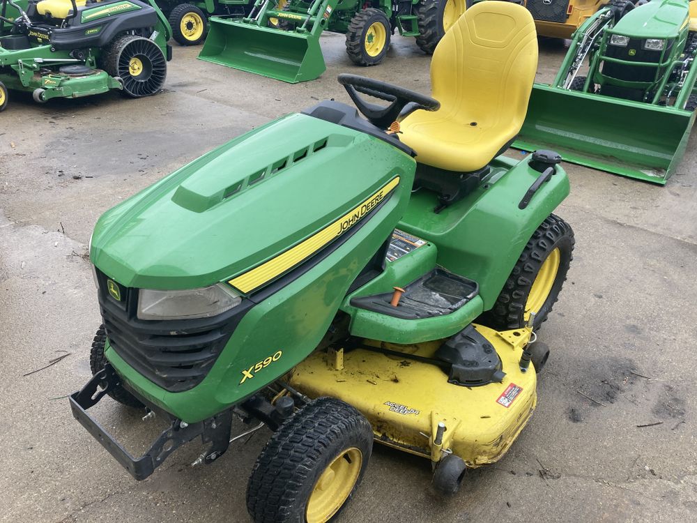 John Deere X590