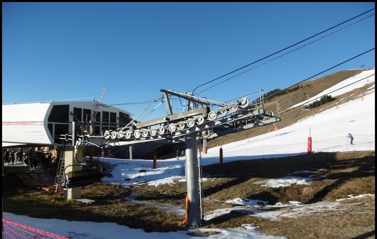 Poma TSD6B 6 chairs detachable chairlift with bubbles