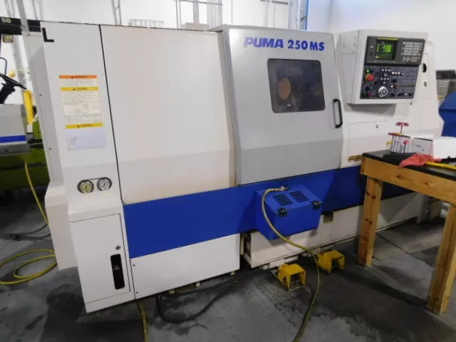 Daewoo Fanuc 18T controls 3,500 RPM PUMA 250MSB 2 Axis