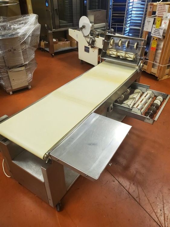 Harvest Make Up Table With Cutters
