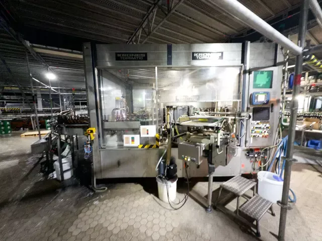 Krones Topmatic Cold Glue Labeler