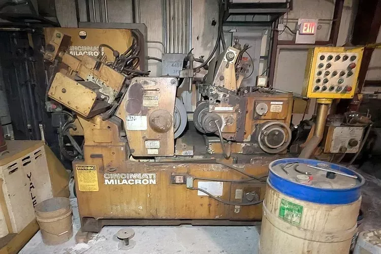 Cincinnati Milacron 330-15