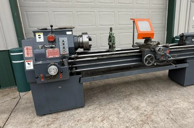 South Bend Engine Lathe 1,580 RPM (9 Speeds) 17" TURN-NADO