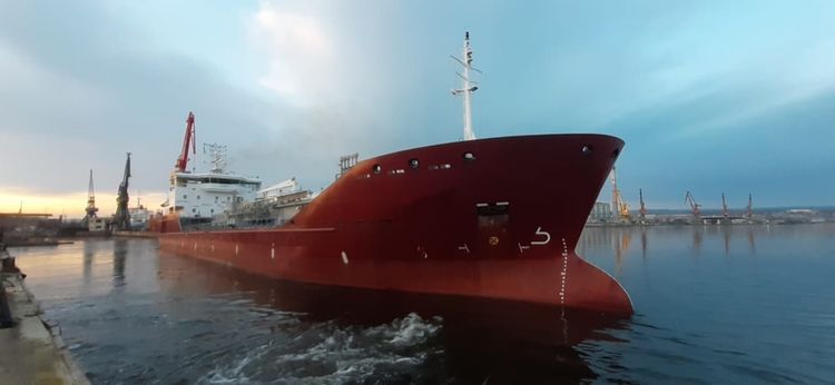 Oil / Chemical Tanker, Double Hull dwt 4450 on 5.7m